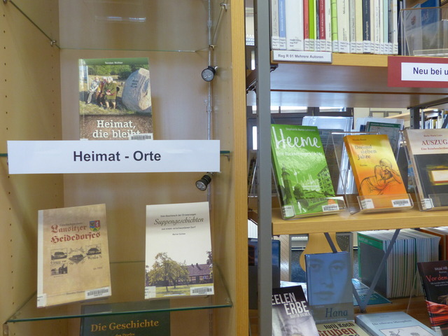 Das Bild zeigt ein paar Bücher.