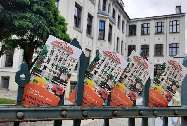 Das Programmheft der Bibliothek für das 2. Halbjahr ist da. Foto Uta Jacob