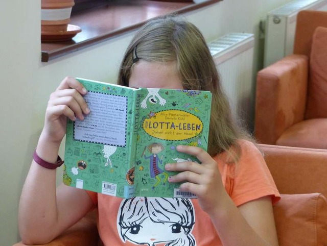 Lesendes Mädchen, c. Kerstin Stöckel